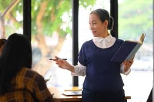 The 7 Jobs Seniors Can Do And Still Have Time To Enjoy Retirement