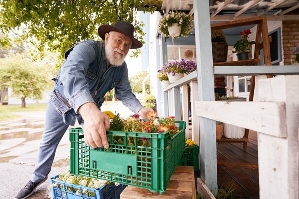 The 7 Jobs Seniors Can Do And Still Have Time To Enjoy Retirement